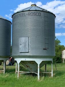 *Approx. 1800-bushel Westeel Rosco hopper bottom bin