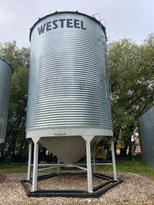 *Bin6: Westeel Bins 3200 bushel on Peloquin hopper cones